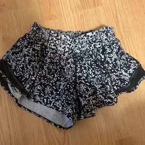 Hotty hot lululemon 2.5” shorts size 6